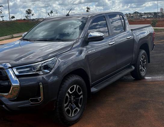 TOYOTA HILUX 2.8 D-4D TURBO DIESEL CD SRV 4X4 AUTOMÁTICO